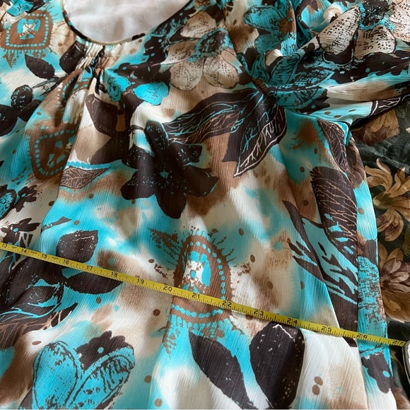 Laura Ashley size 3 woman’s blouse. - Picture 14 of 15